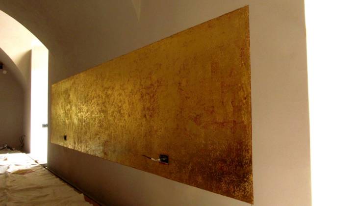 Gilding- Golden walls in the Restaurant, Prague 01