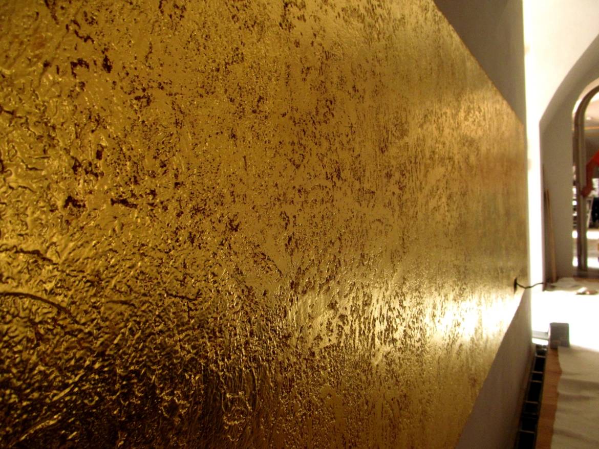 Gilding-Golden-walls-in-the-Restaurant-Detail-Prague-03.jpg